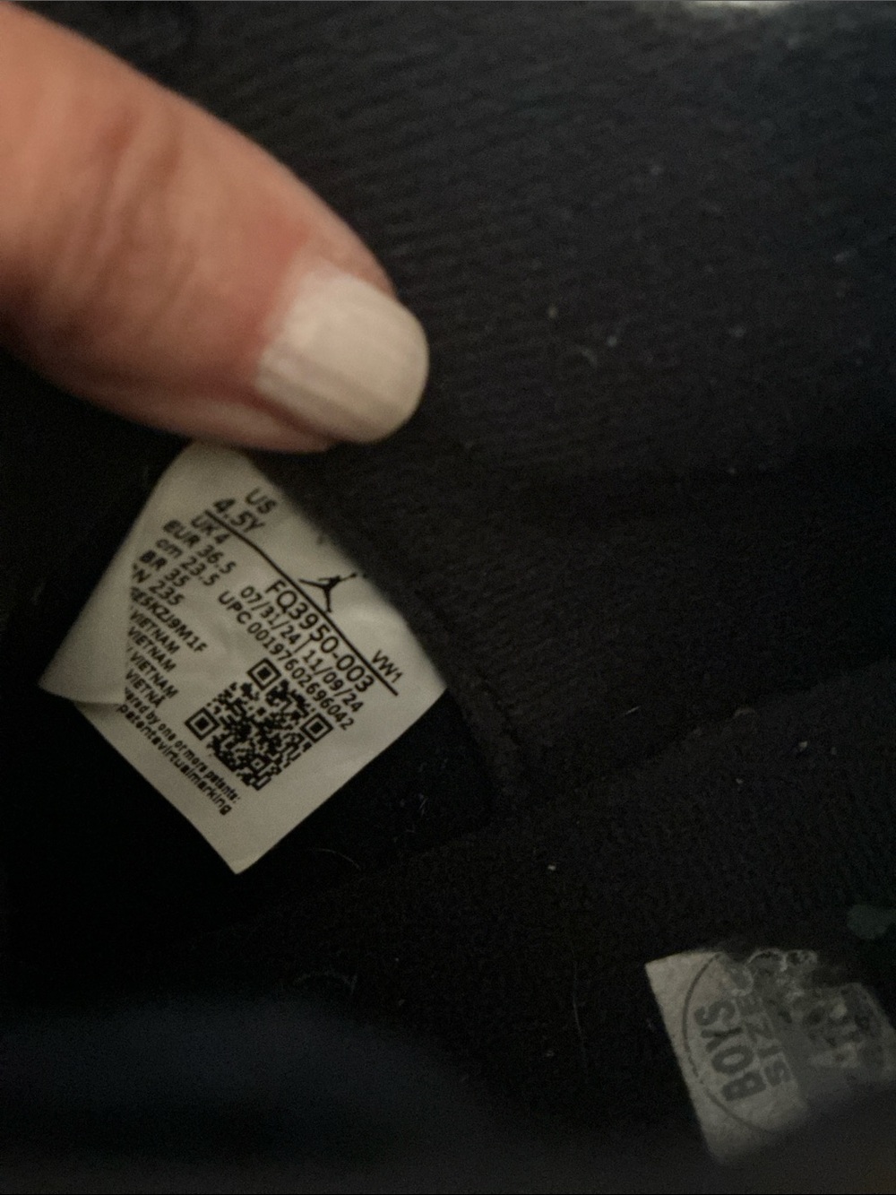 JORDANS Kids Black Sneakers with Green Jumpman Accent 4 1/2Y - Picture 5 of 6